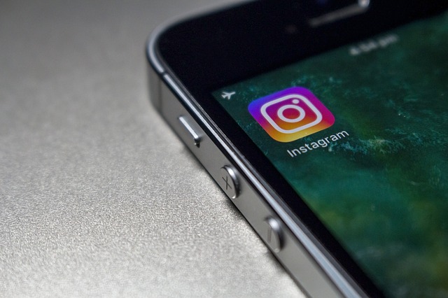 instagram a mobilní telefon